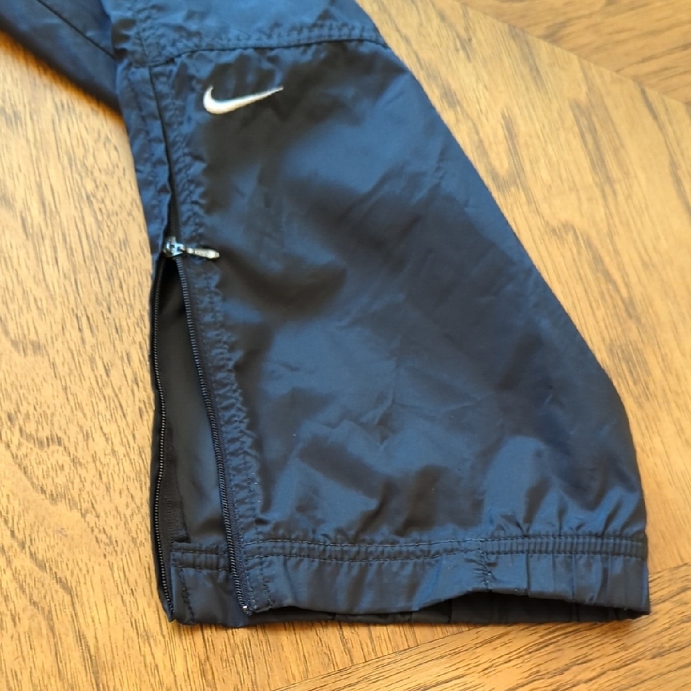 90s/Y2K Women's Black Windbreaker Pants, Swishy Pants - Picture 4 of 6